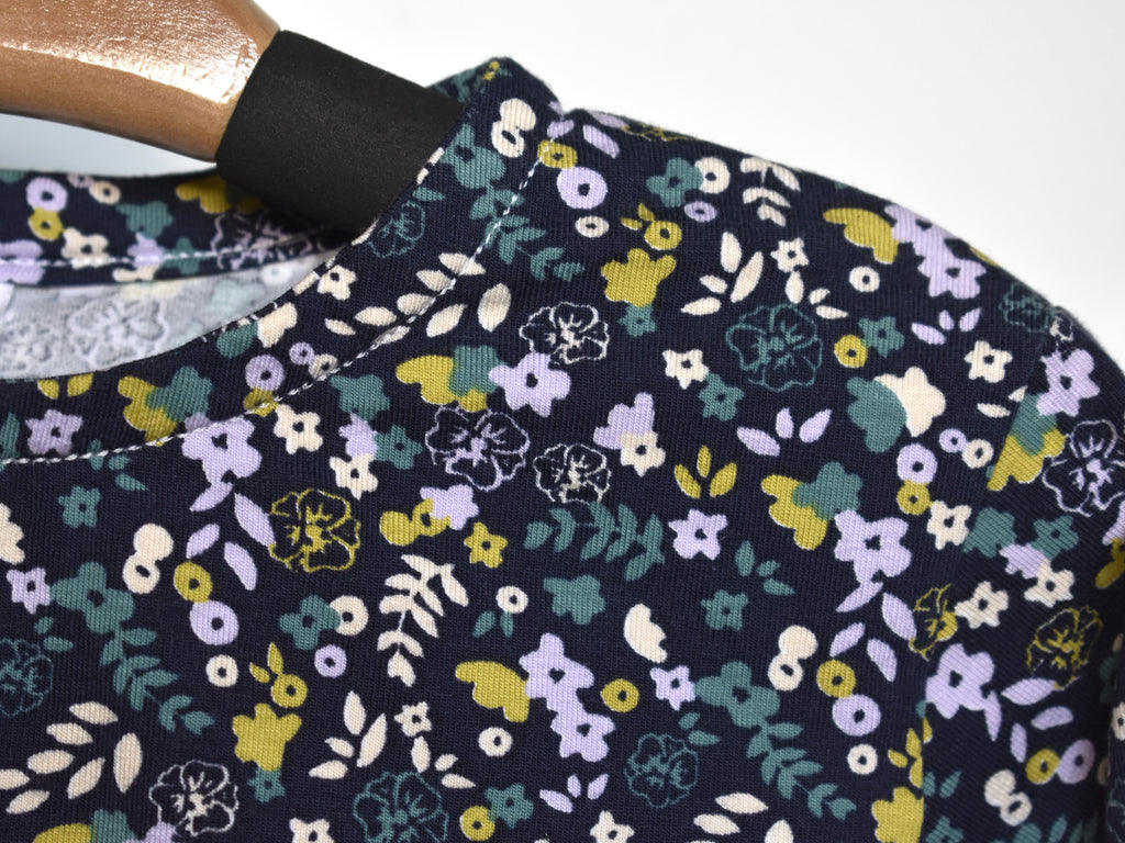 Camiseta Infantil de Algodón Orgánico Azul - Manga Larga de Flores
