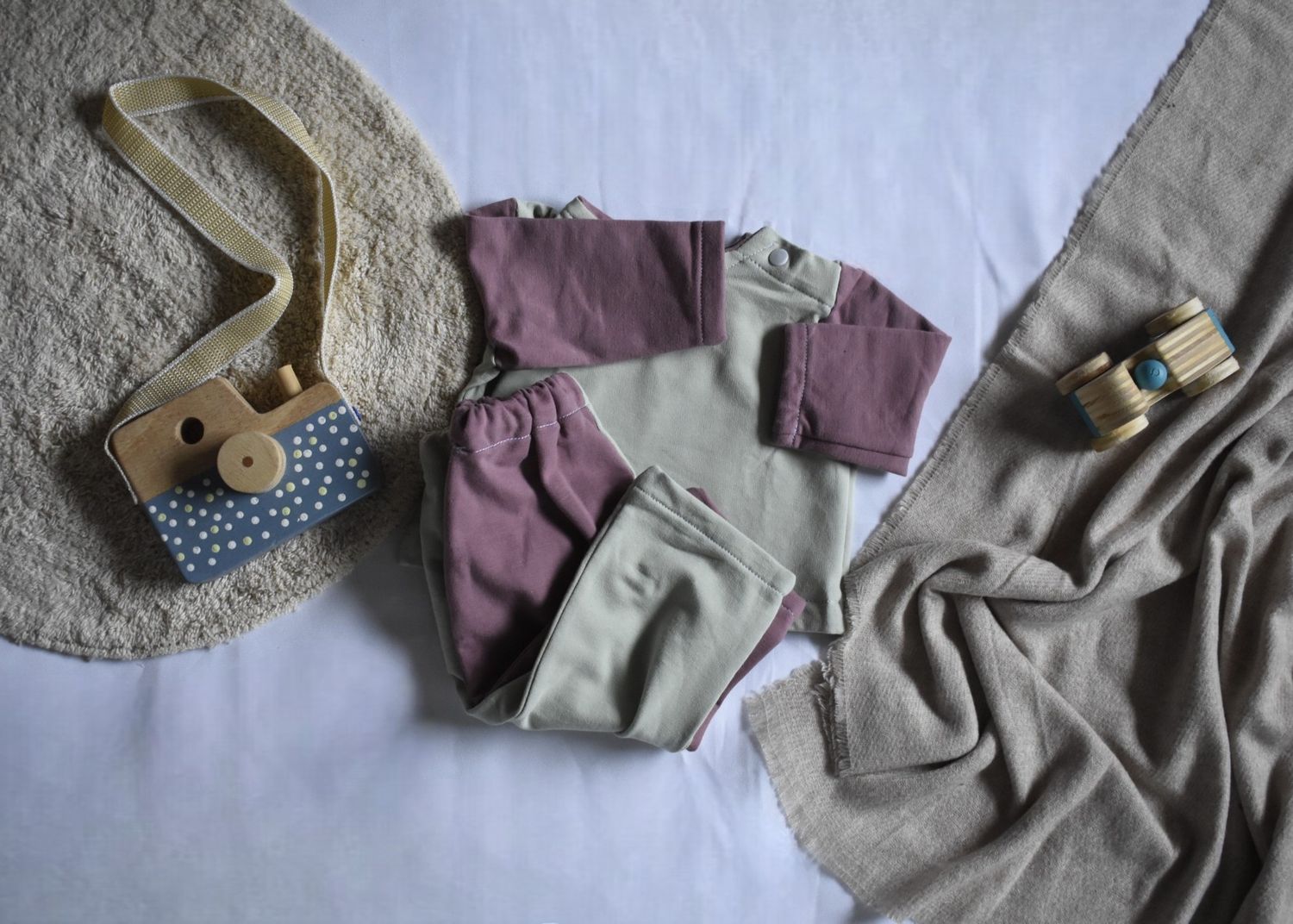 Sudadera Infantil de Algodón Orgánico Verde - con Mangas y Capucha Rosa