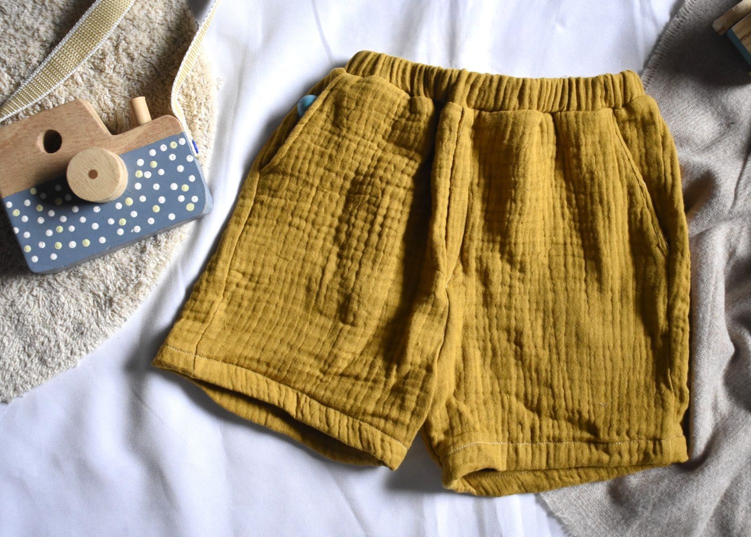 Pantalones Cortos  Infantil de Algodón Orgánico Amarillo