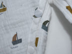 Peto Infantil de Algodón Orgánico Blanco con Barcos