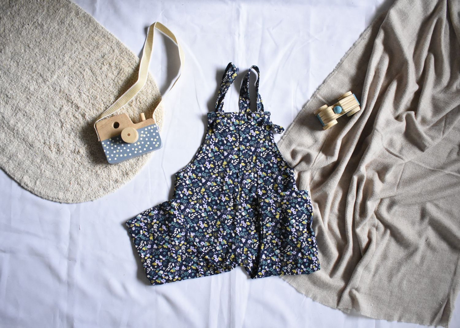 Peto Infantil de Algodón Orgánico Azul Floral