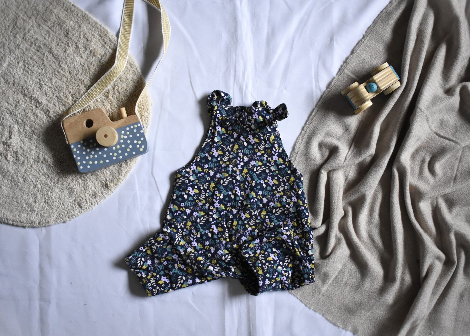 Peto Infantil de Algodón Orgánico Azul Floral