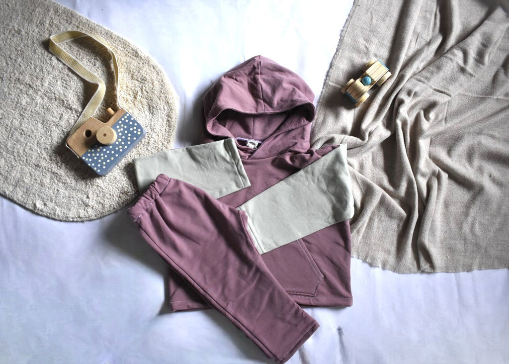 Sudadera Infantil de Algodón Orgánico Rosa con Mangas Verde